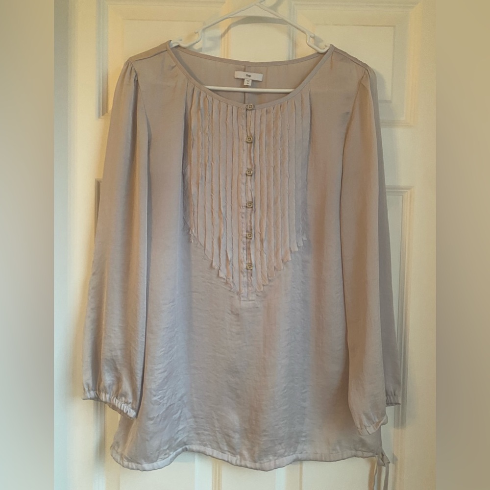 GAP Women’s Long Sleeve Blouse, with Decorative Buttons, Size M.